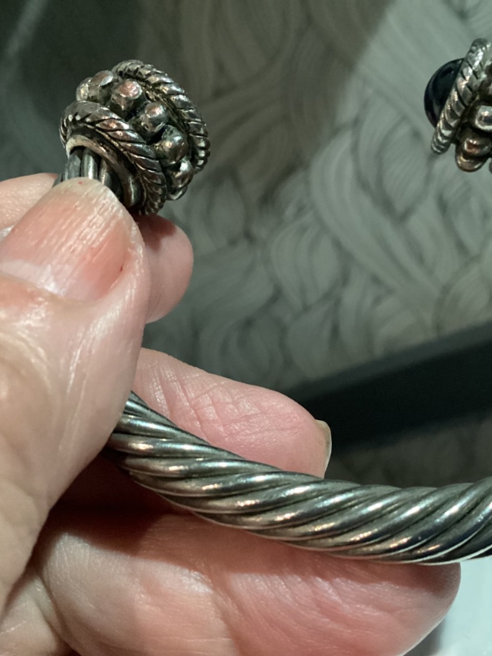 TWISTED CABLE. CUFF DAVID YURMAN STYLE. BLACK DETAILS SILVER TONE - Picture 4 of 9